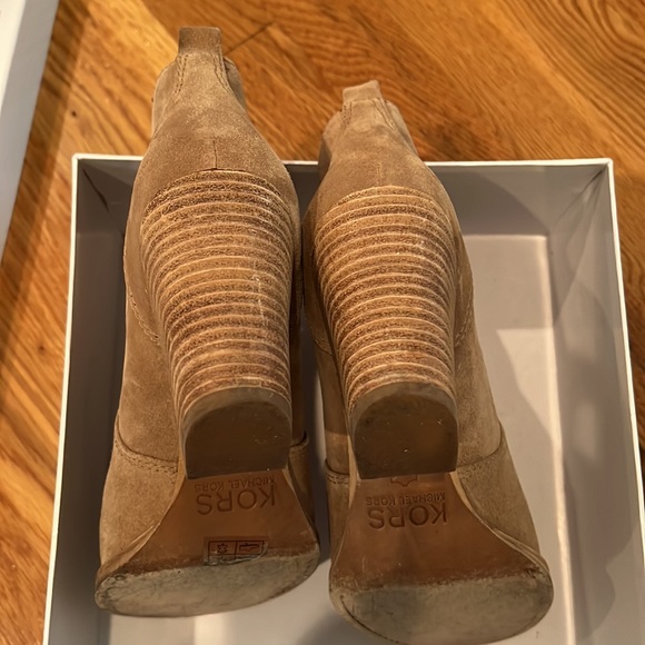 Michael Kors Wayland 7 1/2M desert suede ships without box - Picture 5 of 7